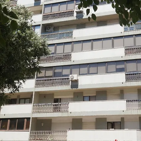 2000 Δωμάτια σε οικογενειακή κατοικία *