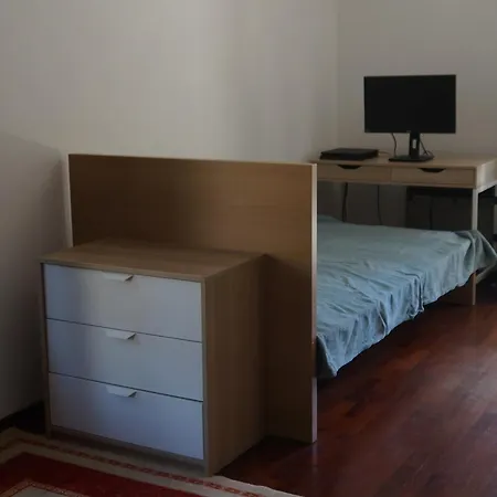 Δωμάτια σε οικογενειακή κατοικία 2000 *